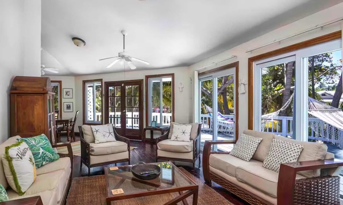 Antoneys Cay House | Casa Kennedy - Family Beach Home - Last Private House on West Bay Beach