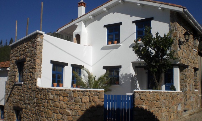 Figueiro dos Vinhos House | Casa Laranjeira - beautiful house in small rural hamlet