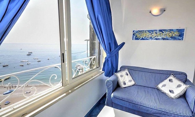 Positano City Centre House | Casa Luisa: A charming ancient house overlooking the sea and the main beach of Positano, with Free WI-FI.