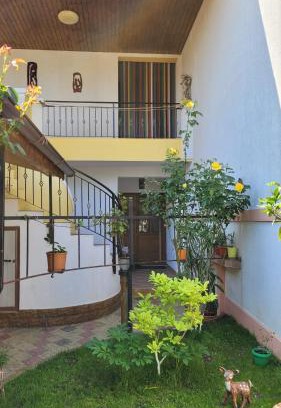 2 Mai House | Casa Luminița