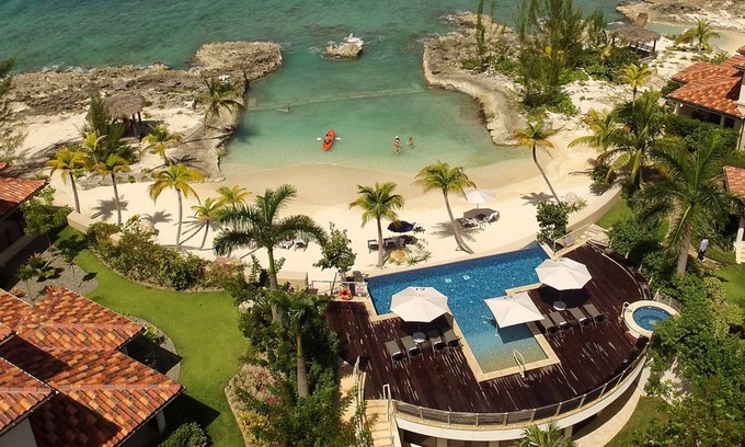 George Town House | Casa Luna 17: Luxe Oasis South of 7Mile Beach w/ Secret Beach Cove, Pool + Heated Spa