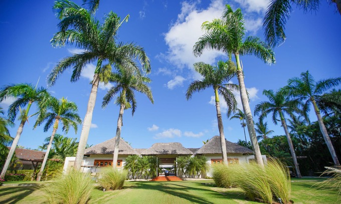 Los Naranjos Villa | Casa Luna Llena by Luxe Haus™ – Butlered Villa, Staff, Pool, Jacuzzi, Golf Carts