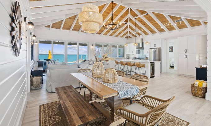 Jimmy Hill House | Casa Mary : The Ultimate Luxury Beachfront Home in the Exumas