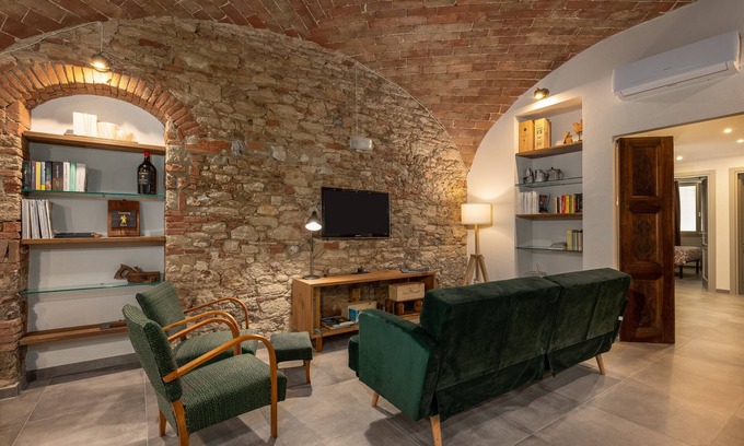 Colle di Val d'Elsa Apartment | Casa Masoni: design apartment with Wi-fi and air conditioning.