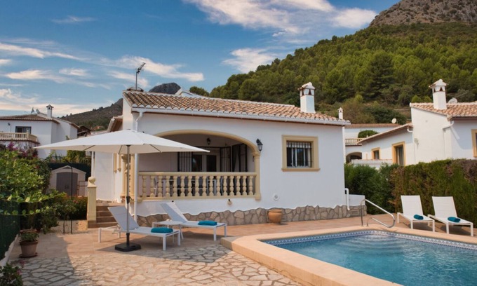 Sagra Villa | Casa Monte Cabal - detached villa with garden and private pool.