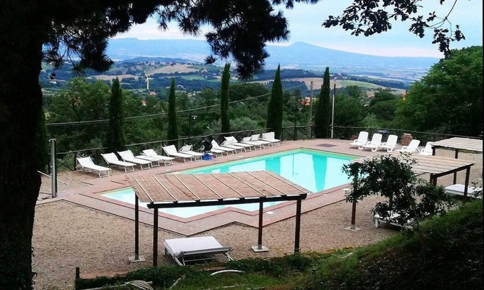 Montefiascone House | Casa Nocetta B: A characteristic and welcoming apartment that is part of an ancient country house surrounded by the greenery, with Free WI-FI.