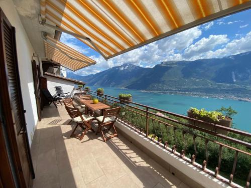 Voltino Apartment | Casa Nonno Sergio lake view by Gardadomusmea