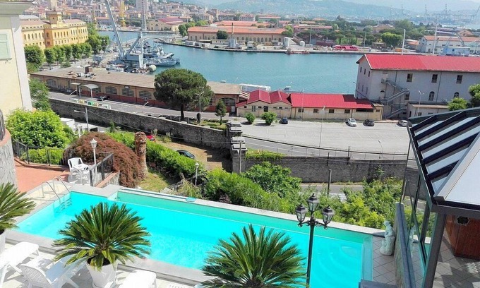 La Spezia House | Casa Nuria F: A modern and graceful studio apartment which faces the sun and the sea, with Free WI-FI.