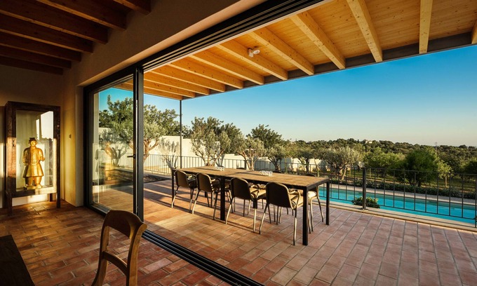 Loule House | Casa Oliveira, stylish vacation home with private pool in the hills of Algarve