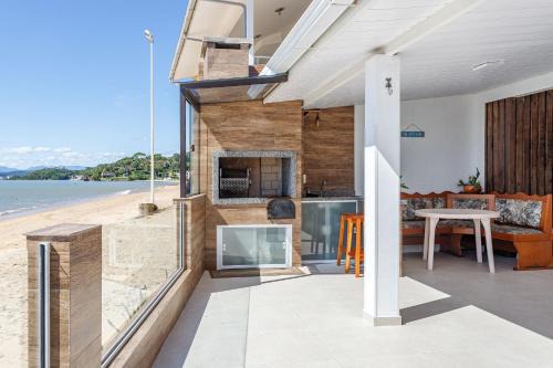 Biguacu House | Casa pé na areia SC