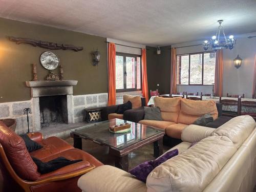 El Tiemblo Ski Chalet | Casa para fiestas 16 personas, barbacoa y terraza