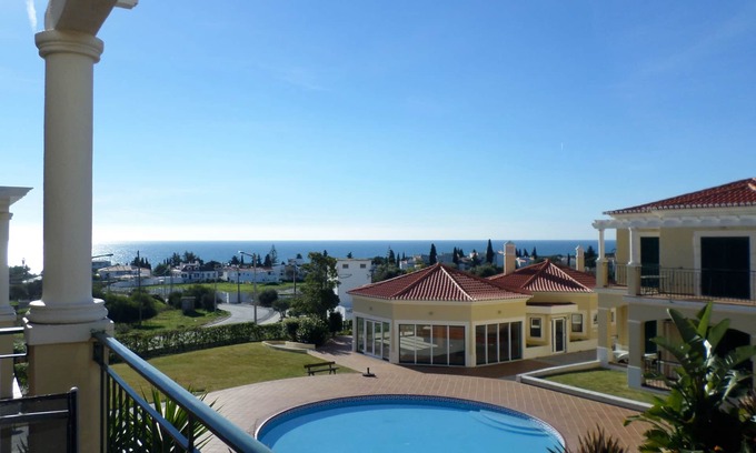 Alporchinhos Apartment | Casa Pendana - Panoramic Sea Views with FREE Wi-FI