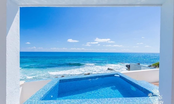 Colonia Meteorologico Condo | Casa Perla Suite 1 a 2 Bdrm Caribbean Oceanfront Condo w/dipping pool