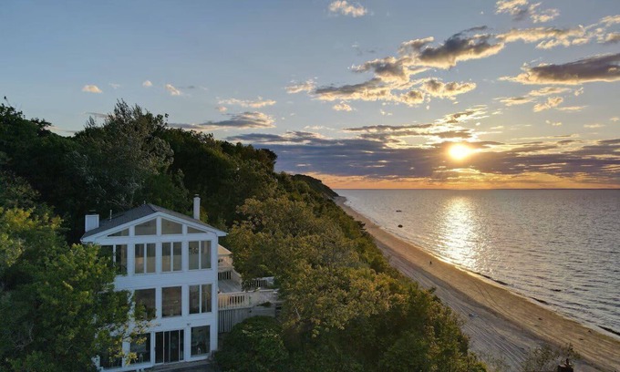 Wading River House | Casa Playa: Modern Beach House w/Views