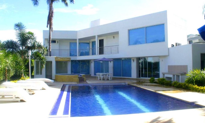 Girardot House | Casa Privada en Condominio Campestre el Peñon