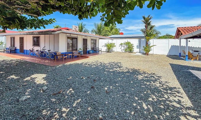 Cahuita House | Casa Quixote - 3 Bed, AC, Steps to Town
