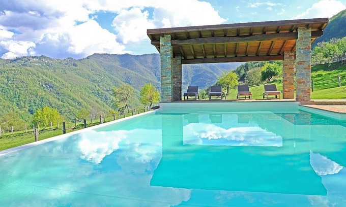 Pieve Fosciana House | Casa Robia A: A characteristic and welcoming apartment that is part of a villa, surrounded by Garfagnana Valley, with Free WI-FI.