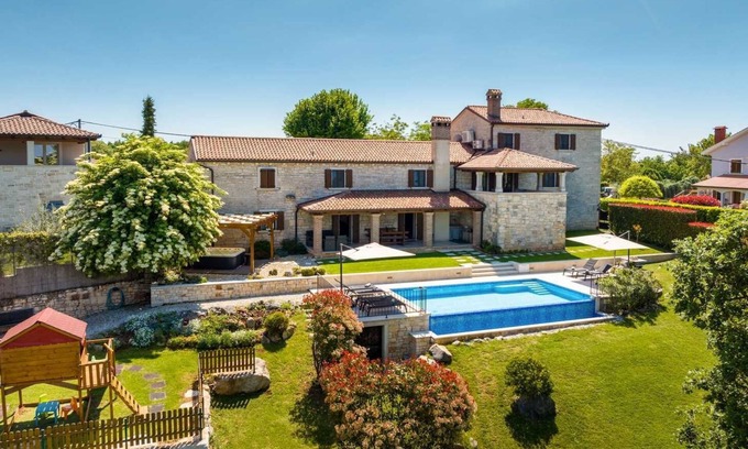 Tinjan Villa | Casa Serena – Your Istrian Paradise with Pool, Jacuzzi & Playground