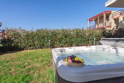 Agnone Bagni Apartment | Casa Smeralda a 200m From The Sea - Happy Rentals