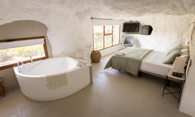 Alcala del Jucar House | Casa túnel Nido de Águilas