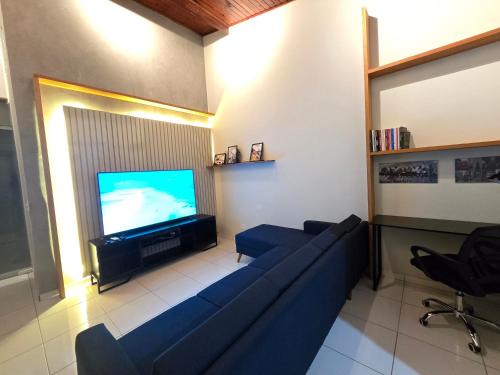 Maranduba House | Casa Ubatubana II, em Praia do Sapê - Ar condicionado, cozinha completa e Wi-Fi