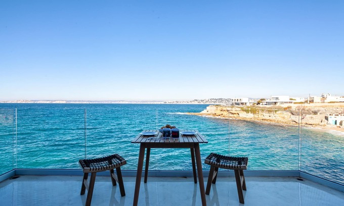8th Arrondissement Apartment | CASA UMI - Magnifique appartement avec accès privé à la mer et grande terrasse