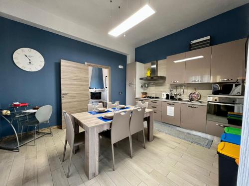 Gravina House | Casa Vacanze Marina di Ragusa Apt Il Gufo