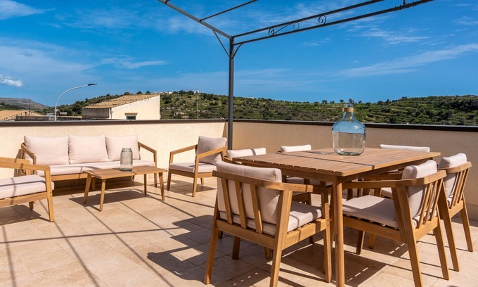 Noto Ski Chalet | Casa Verga con Terrazza by Wonderful Italy
