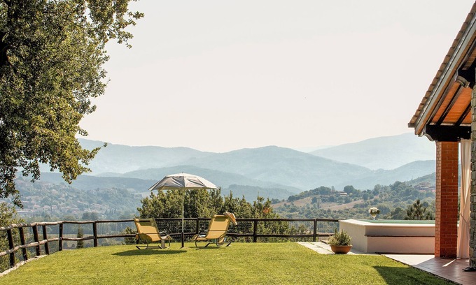 Ortignano Raggiolo House | Casa Vignacce - Casa Vignacce with pool, dog allowed and garden