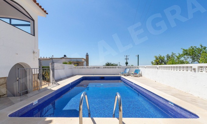 Carvoeiro Villa | Casa Vista Alegre | professionally cleaned | 3-bedroom villa | swimming pool | close to Carvoeiro and amenities