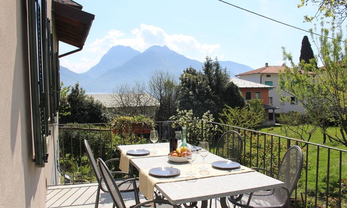 Santa Maria - Rezzonico Apartment | Casa Zia Bianca - Apartment with swimming pool for 4 people
