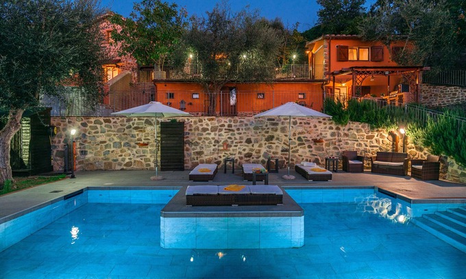 Castel del Piano Villa | Casale Montegiovi 6, Emma Villas