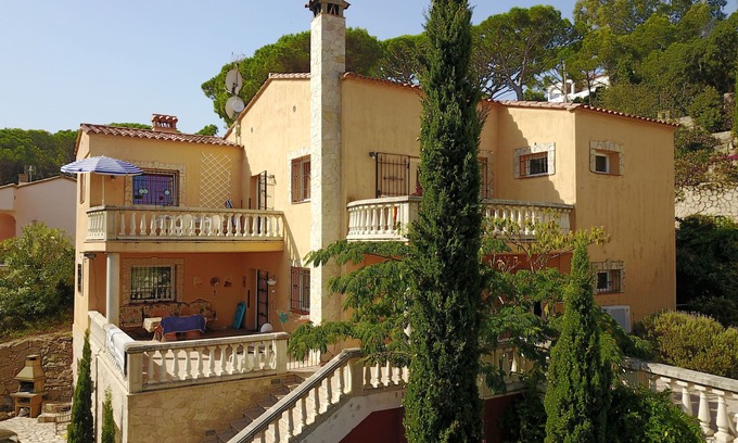 Begur Apartment | Casas-Buendia Elegant and spacious apartment by the pool