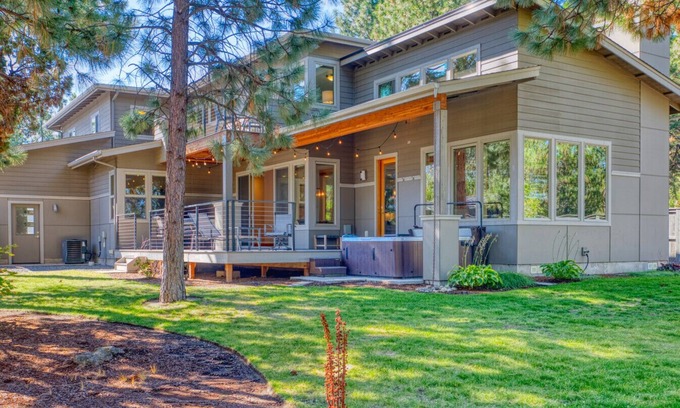 Westbrook Meadows Apartment | Cascade Crest-Family Friendly Home, Hot Tub, Private Yard