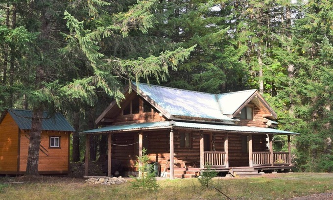 Packwood Cabin | Cascade Log Cabin | 1 Bed, 1 Bath