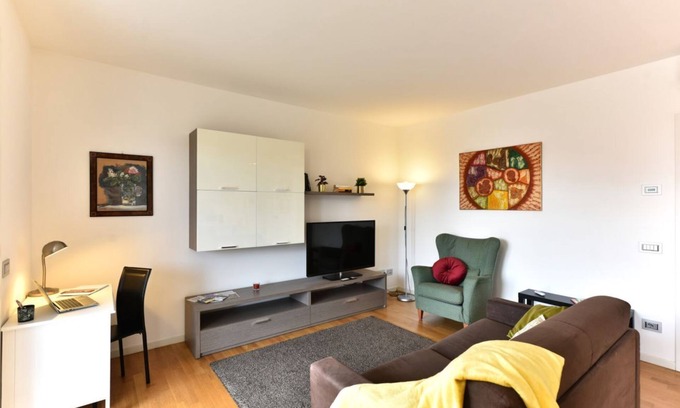 Cernusco sul Naviglio Apartment | CaseOspitali - Kikka bright bilo with balcony