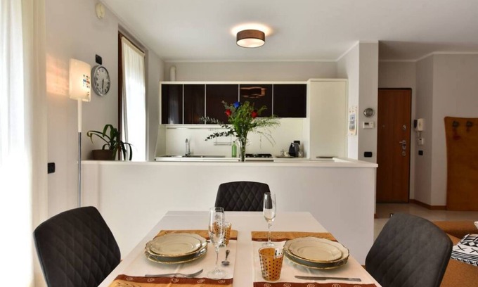 Cernusco sul Naviglio Apartment | CaseOspitali - Masai Mara super bilo con balcone