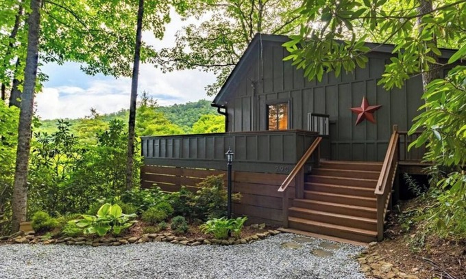 Cashiers House | Cashiers Luxe Cottage! Beautiful view and only less than a 1.5 miles to town