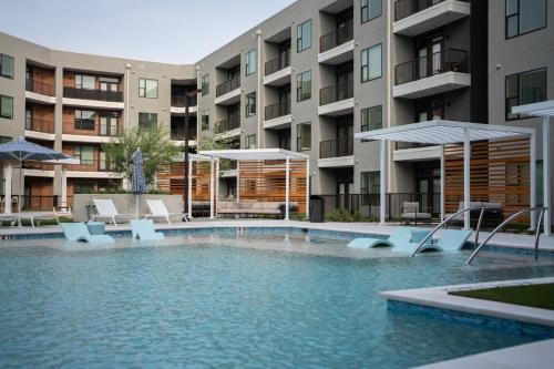 McNeil Apartment | Casita Cactus - King Suite near Domain - with Pool and Gym