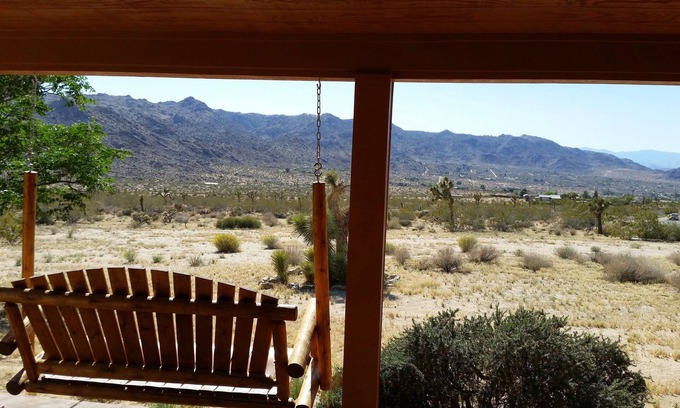 Joshua Tree House | Casita del Conejo. Spa, stars, scenery! Serenity awaits!