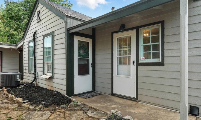 Sayles Blvd. Area Cottage | Casita Escondida - Your Hidden Refuge in Abilene