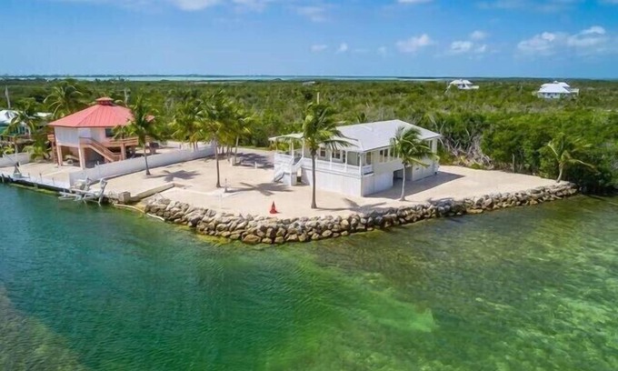Sugarloaf Key House | Castaway To Sugarloaf Key Waterfront—Bring Your Boat—Corner Lot
