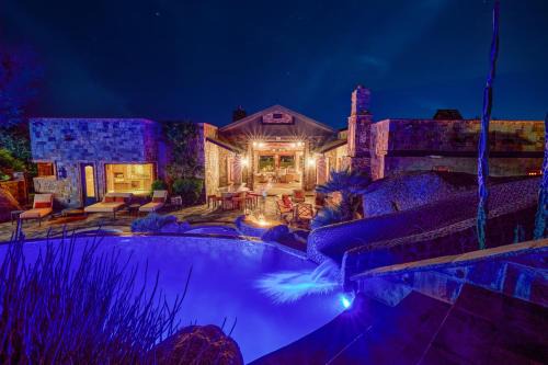 Carefree House | Castle On Black Mountain breathtaking panoramic views and outdoor entertainment
