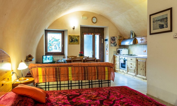 Zorzino Apartment | Castle Zorzino apartment in Riva di Solto, apartment "Terra"