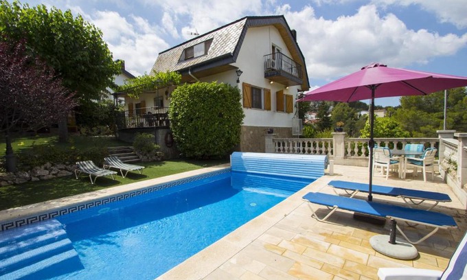 Santa Rosa Villa | Catalunya Casas Private paradise - hop, skipjump to Barcelona!