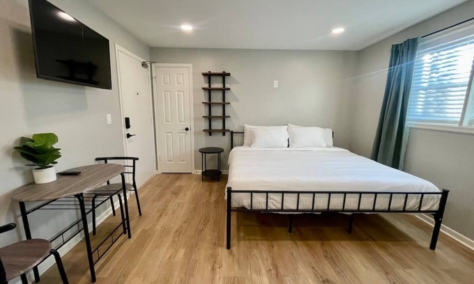Joslyn Castle Apartment | Cathedral Studio Summ