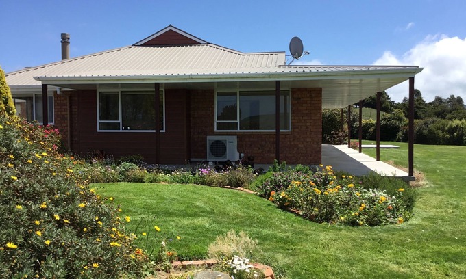 Owaka House | Catlins Aurora - The perfect getaway for couples, families or small groups