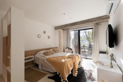 Villa Mercedes Apartment | Cbmona Suites