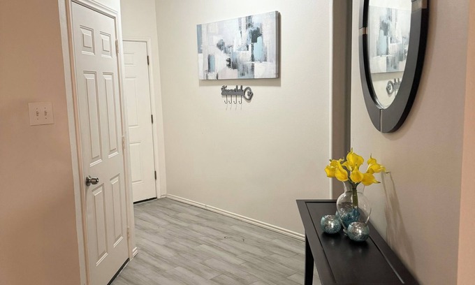 Houston House | CeCe's Place - Close to all of Houston's Finest