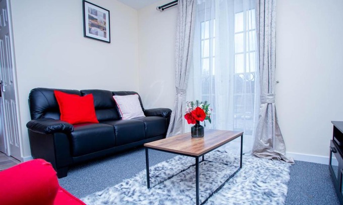 Moulton Apartment | Cedar Apartment 2